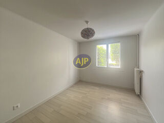  Appartement à louer 3 pièces 68 m²