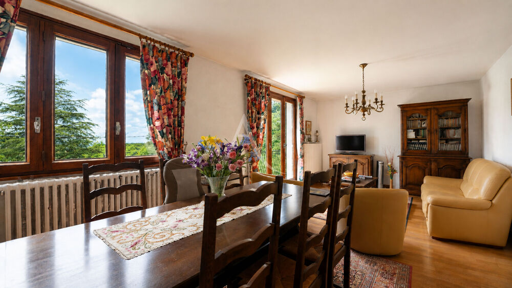Maison avec sous-sol complet et une vue sur le Salève