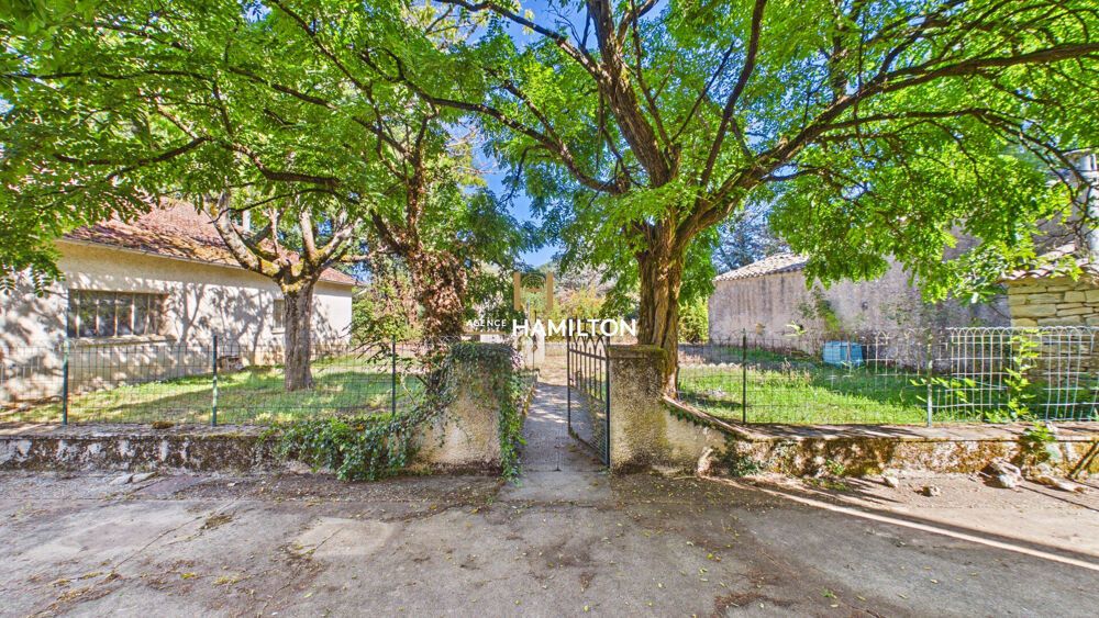 MAISON AVEC VASTES DÉPENDANCES PROFESSIONNELLES