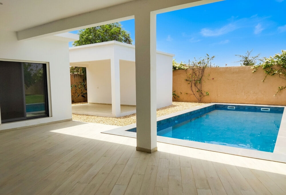 Vente Maison JOLIE VILLA NEUVE VENDUE MEUBLEE AVEC PISCINE SUR 730m2 DE TERRAIN DANS UNE NOUVELLE RESIDENCE Nguerigne (Senegal)