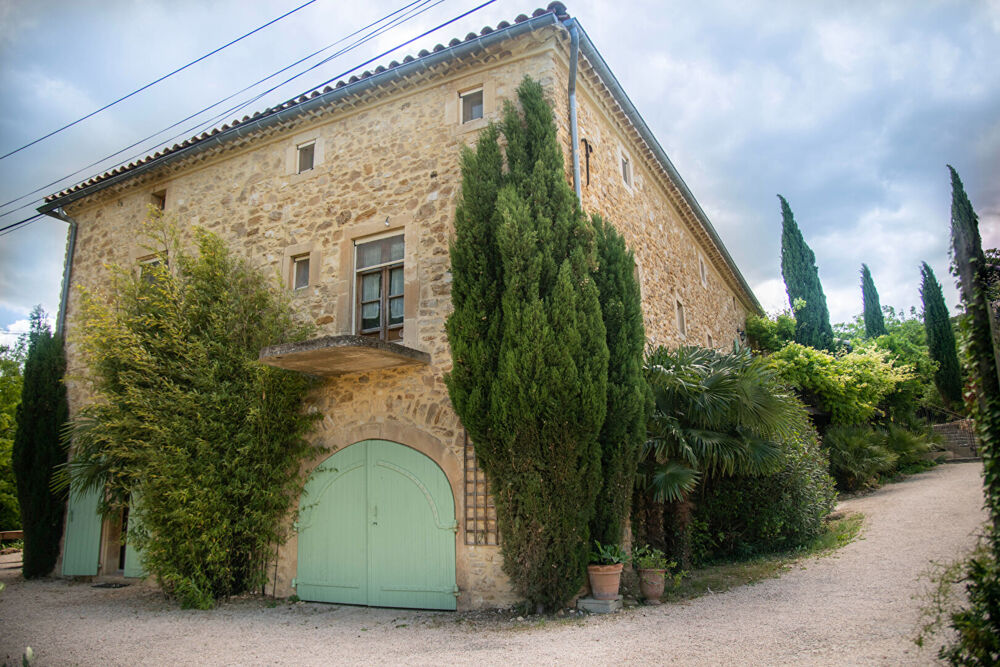 Domaine provençal dans la vallée de Cèze
