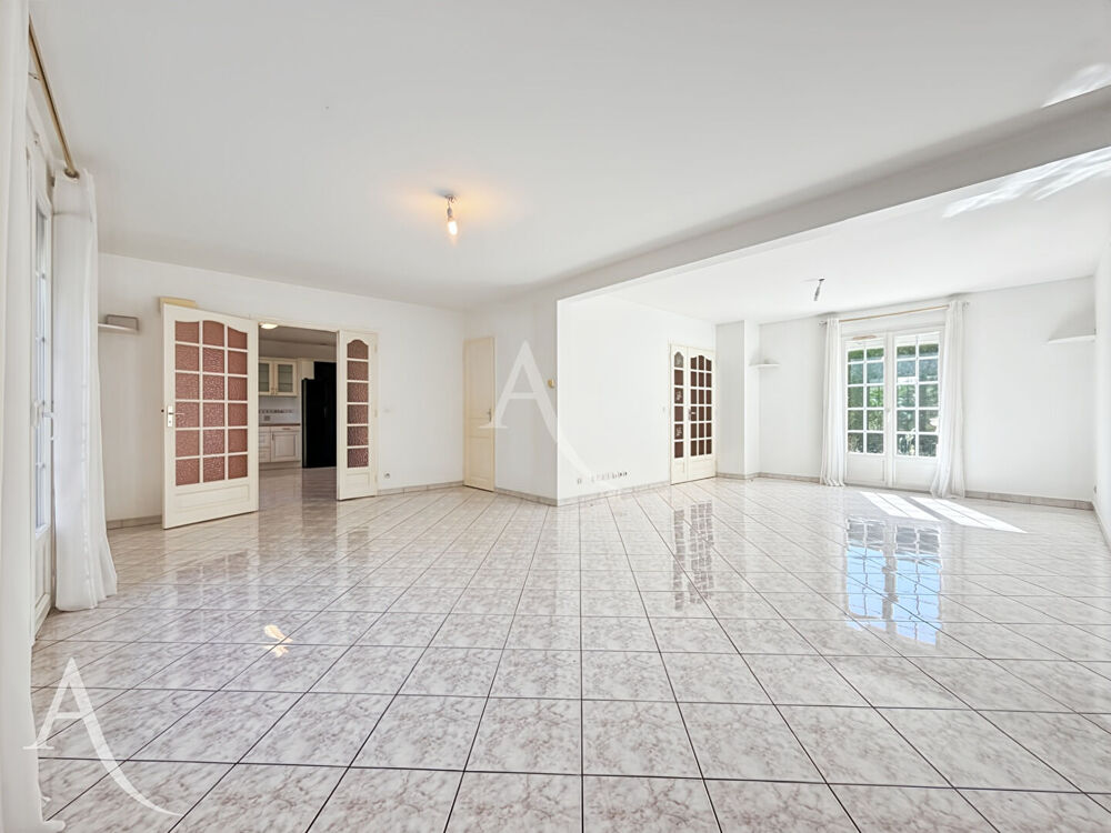 Maison 7 pièces - 236m² utiles - 153 m² habitables - Garage 52 m² - Dépendance 31 m² - Terrasses 64 m²- Leuville-sur-Orge 91310