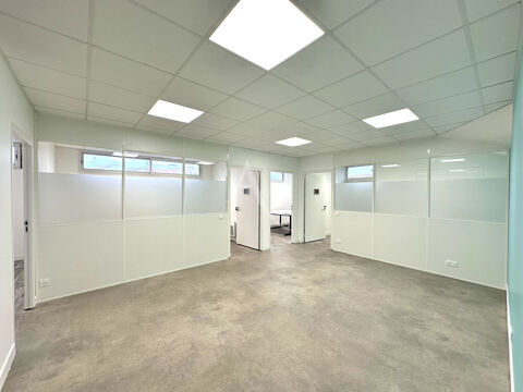   Local professionnel 195 m² Saint-Gilles-Croix-De-Vie COEUR DE VILLE 