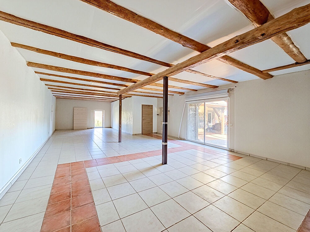 Maison familiale avec grange de 130 m², dépendances et terrain de 1 282 m²
