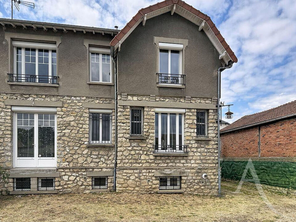 Maison de caractère à Mantes la Ville, 5 chambres, un garage, sous sol total et une dépendance