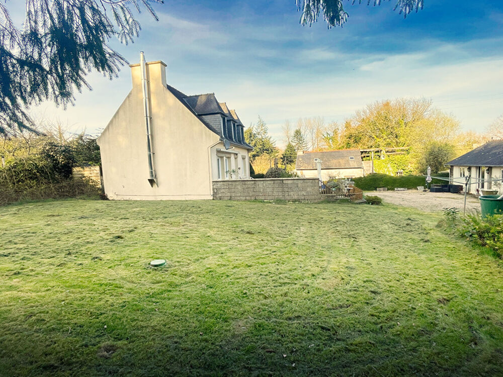 FINISTÈRE: Huelgoat. Charmante maison de campagne de 3 chambres et gîte indépendant.
