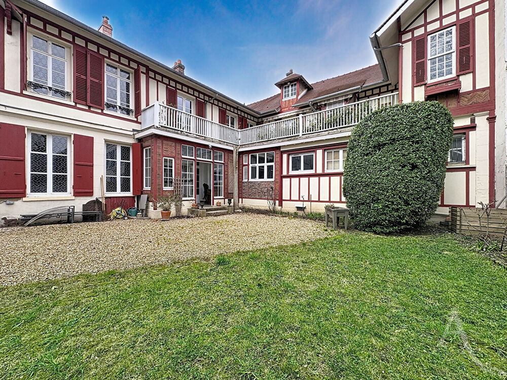 Hyper-centre Mantes-la-Jolie Maison 6 pièce(s) - 4 chambres - jardin - terrasse - parking