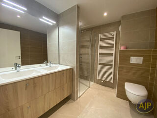  Appartement à louer 4 pièces 123 m²