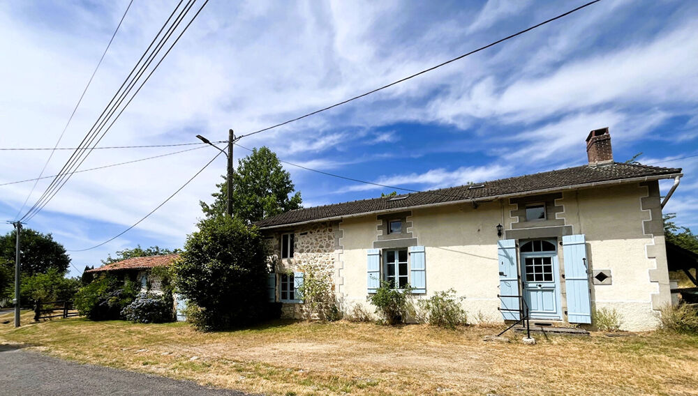Charmante maison individuelle rénovée de 4 chambres avec piscine, jardin et terrain.