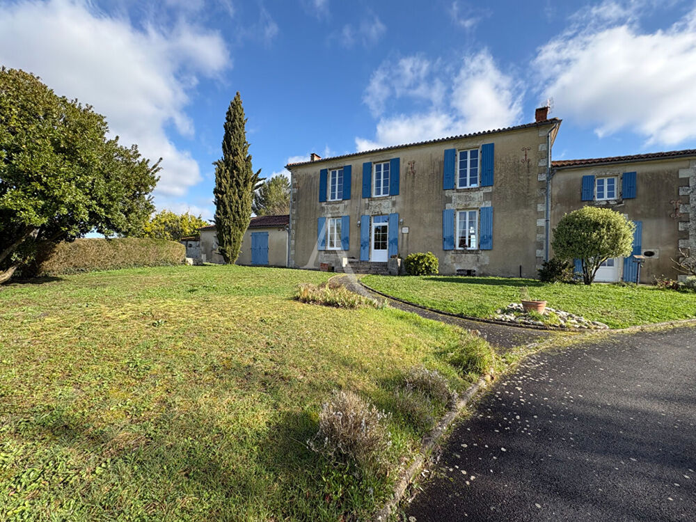 Maison 8 pièces - 4 chambres - LES VELLUIRE SUR VENDEE
