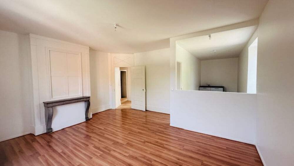 Vente Appartement Appartement révové  3 pièce(s) 62.40 m2/parking Les auxons