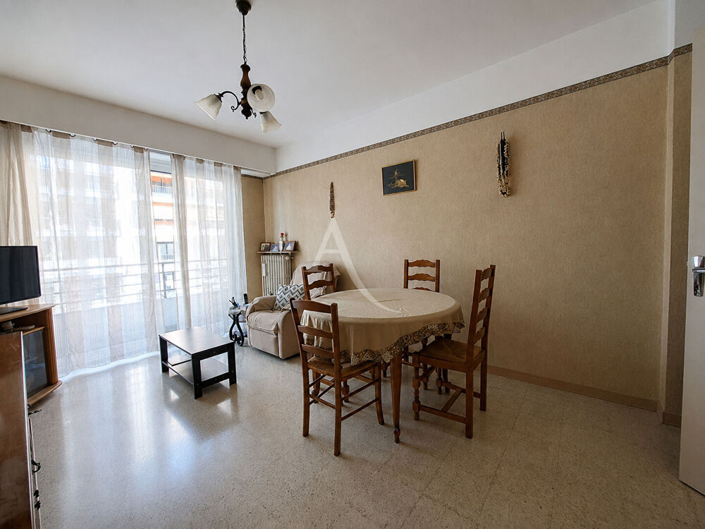Appartement 4 pièces-Centre-ville- traversant- Parking s/s -cave