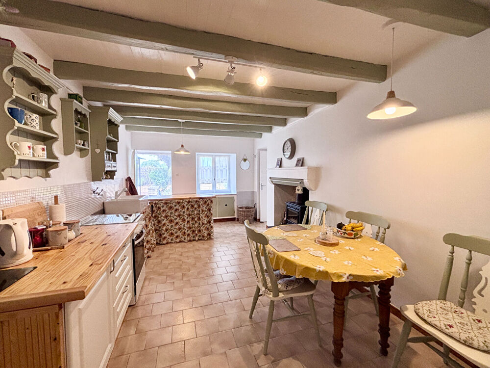 Charmante maison en pierre rénovée avec jardin clos et garage