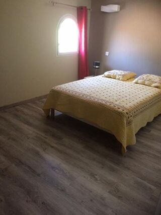  Appartement à louer 4 pièces 130 m²