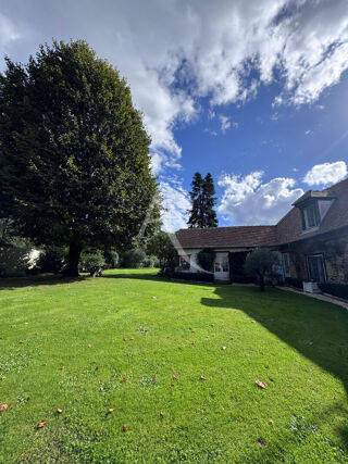  Maison à vendre 15 + pièces 335 m²