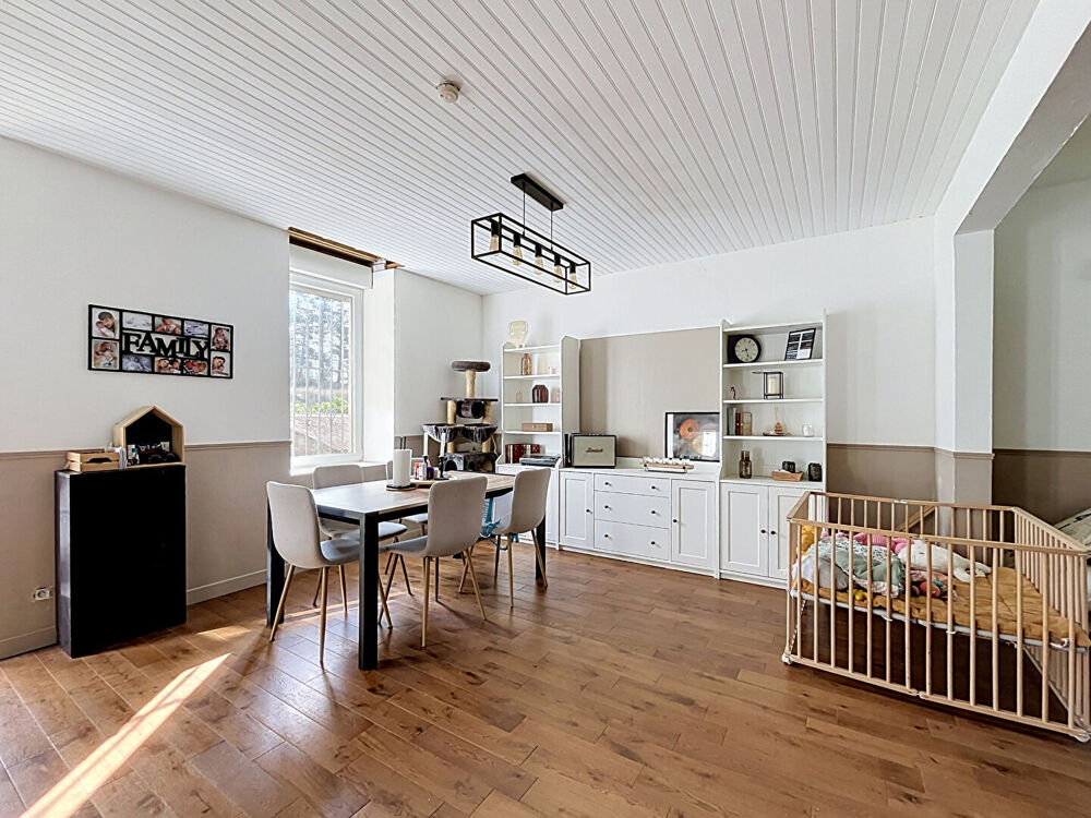 Vente Maison Maison  6 pièce(s) 123 m2 avec des dépendances sur une parcelle de 2464m² Portes les valence