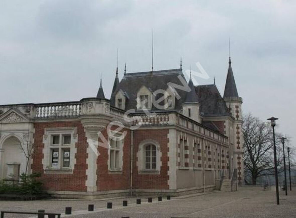   Local Commercial  CHATEAU POULAIN. 