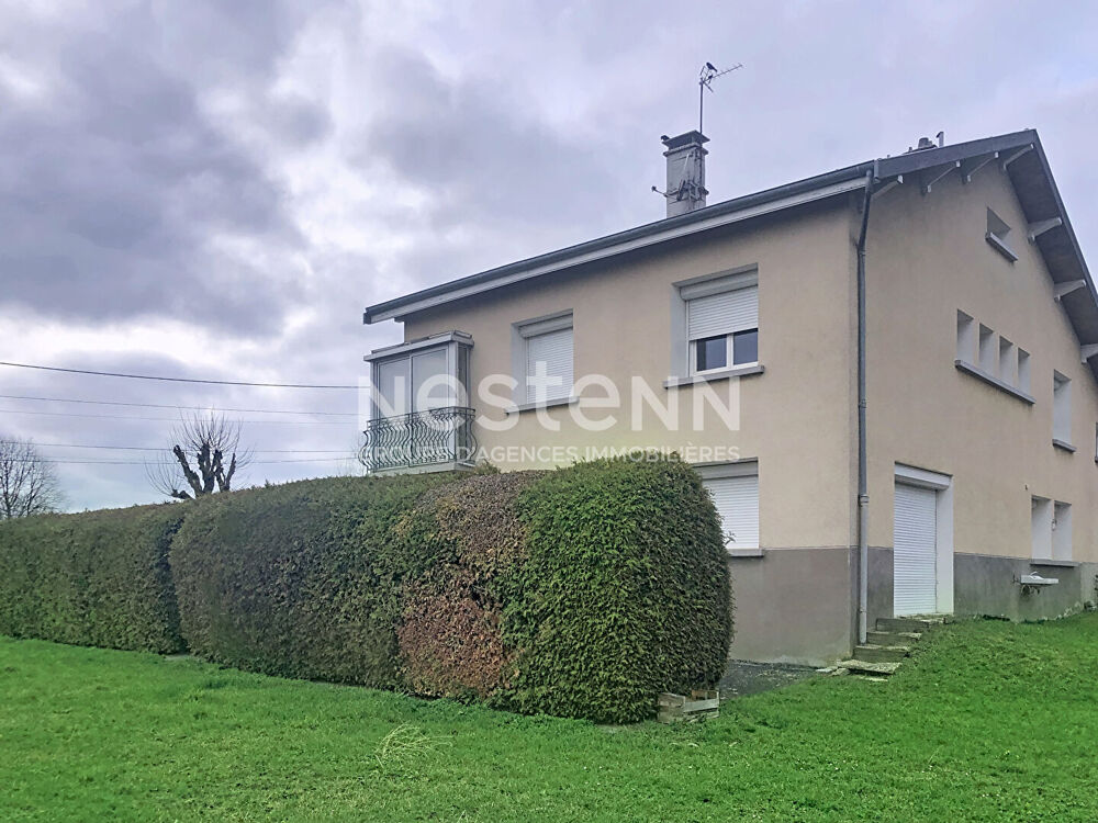 Proche centre MONTFAUCON Maison traditionnelle de 110 m2 environ avec terrain plat et garages