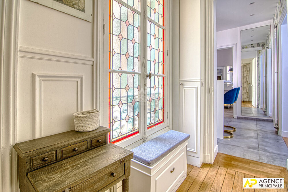 Versailles Notre-Dame Appartement 4 pièces 86 m² carrez situé au 1er étage avec ascenseur, chambre de service de 15m² carrez en