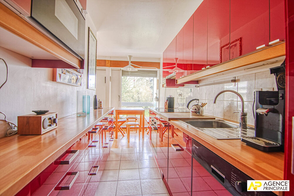 Versailles Clagny Appartement 86.74 m² carrez situé au 2ème étage avec ascenseur, balcons filants, cave, box et parking en sous-