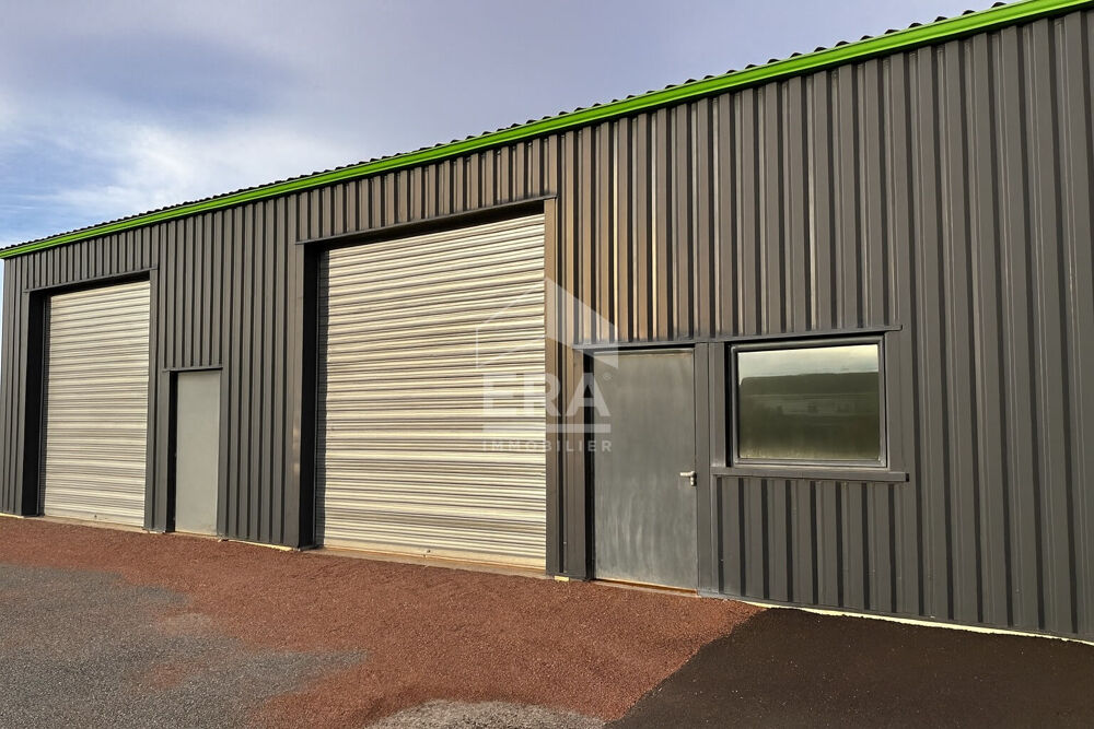  LOCAL PROFESSIONNEL : ENTREPÔT + BUREAU / 132 m² / COPRO RÉCENTE / 2 PARKINGS PRIVATIFS 