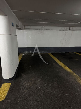  Parking / Garage à louer 