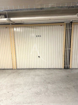  Parking / Garage à louer 1 pièce 