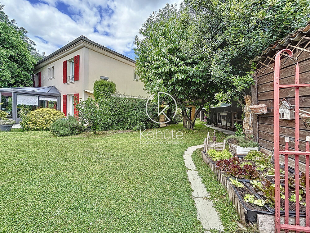 Vente Maison À seulement 20 km du centre-ville de Lyon, sur la commune des Chères, maison de 6 pièce(s) 185 m2, 4 chambres, 1200m2 de terrain Chazay d azergues