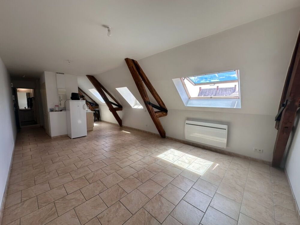 Location Appartement Location appartement centre bourg MAZÉ Maze milon