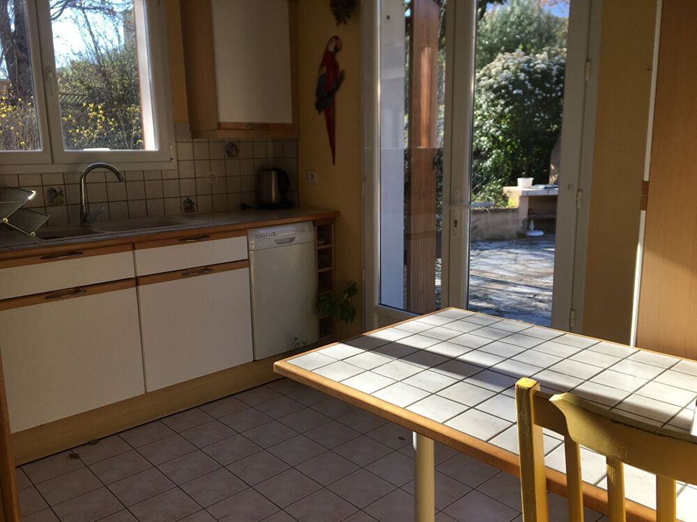 MAISON COMPOSEE DE 2 LOGEMENTS (GITES) INDEPENDANTS SUR TERRAIN DE 4000 M² AVEC PISCINE