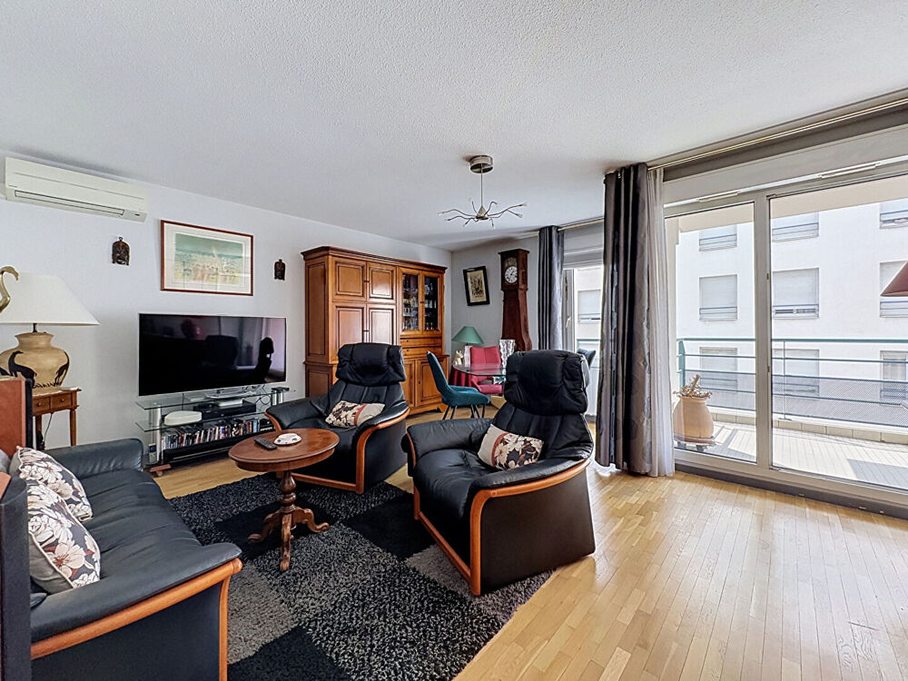 Vente Appartement T3  de 73 m² climatisé avec 2 balcons et possible garage, DPE C. Lyon 3