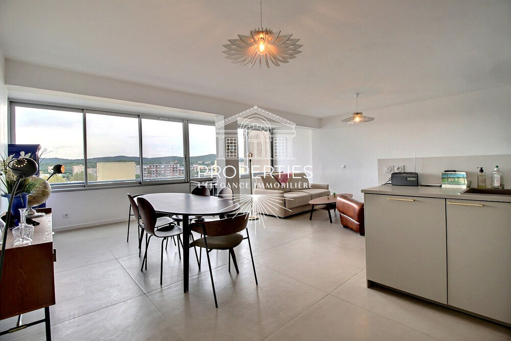 Vente Appartement LE LAVANDOU - HYPER CENTRE - T4 RENOVE - 87M² - ASCENSEUR - EXPO SUD Le lavandou
