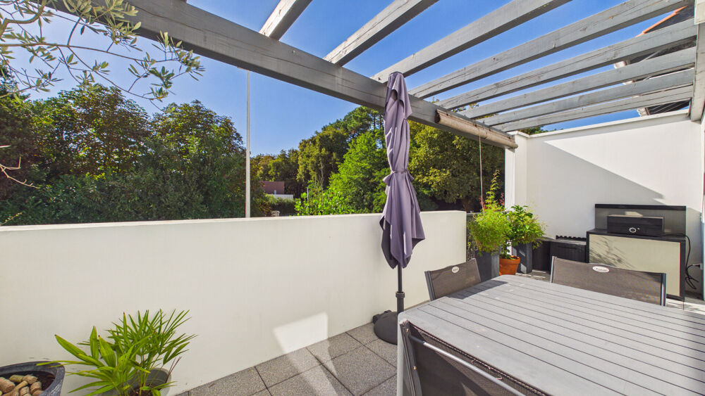 Appartement T3 récent avec terrasse et double stationnement (Boxable)
