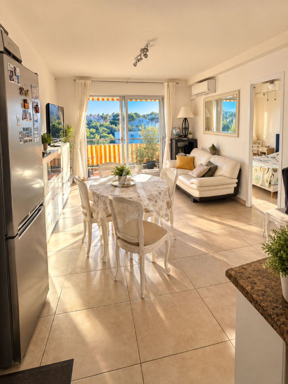 Vente Appartement CROIX DES GARDES - 2/3 PIÈCES  - LOGGIA - 2 PARKINGS et CAVE Cannes
