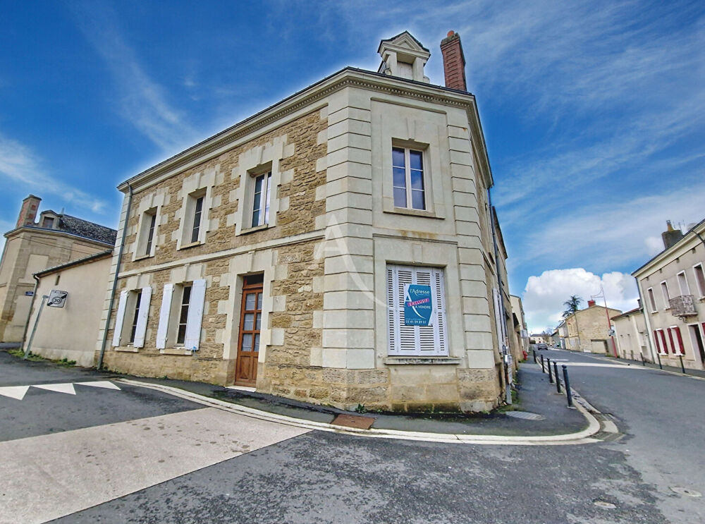 Maison 6 pièces 222 m² · à Doue en Anjou · 222 m² · 99 800 €