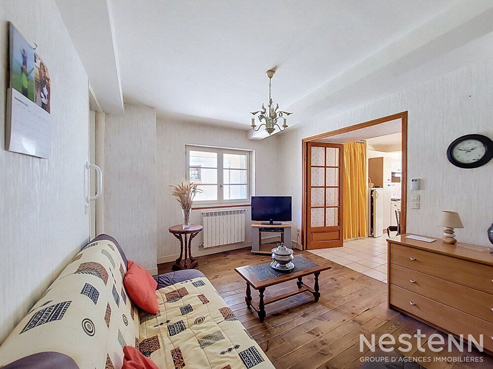 A Vendre Maison en pierre de 118m² avec quatre pièces et terrasse couverte à Condom