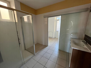  Appartement à louer 3 pièces 81 m²