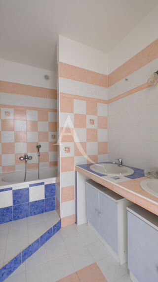  Appartement à louer 3 pièces 53 m²