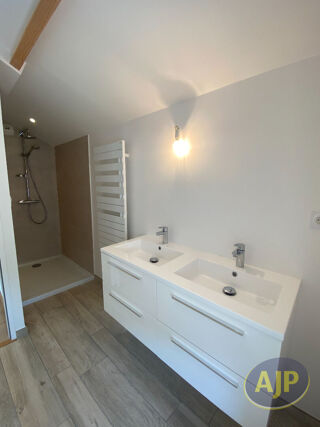  Maison à louer 5 pièces 182 m²