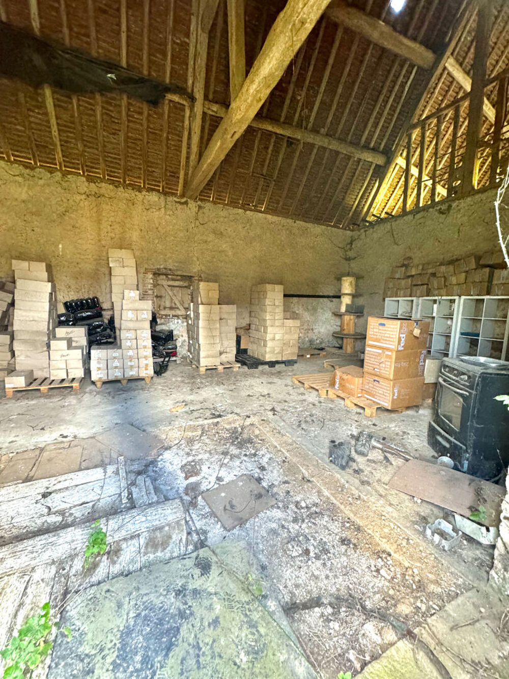 Vente Maison Secteur VERNEUIL SUR AVRE, en campagne, ancien corps de ferme avec de nombreuses dépendances, situé sur un terrain clos d'une co Verneuil sur avre