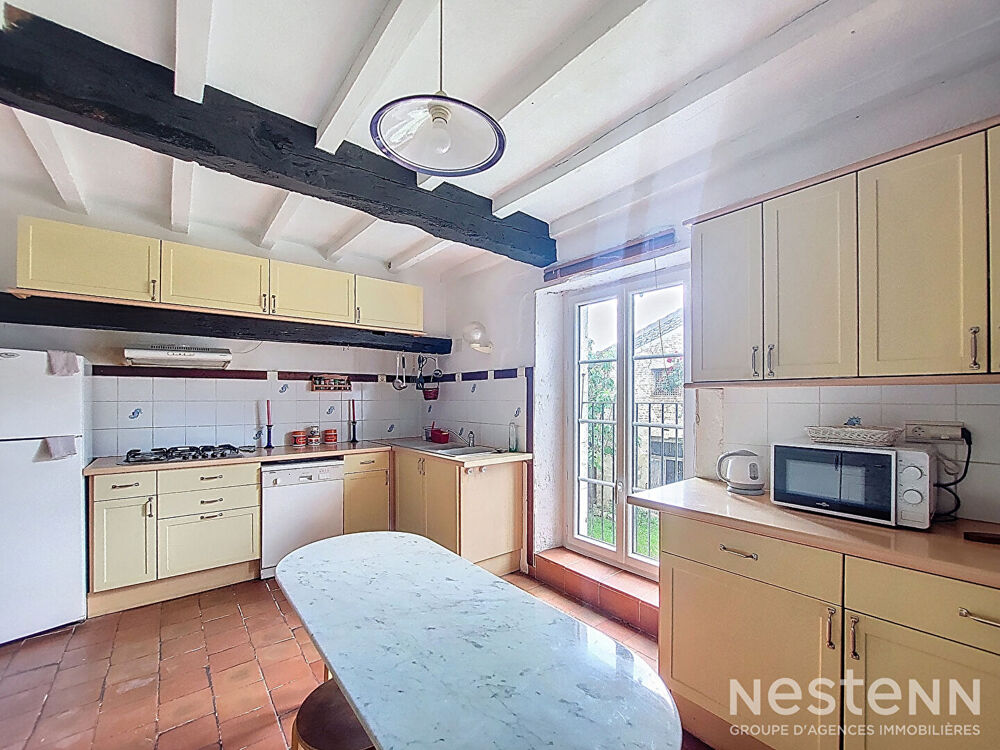 A Vendre Maison de ville en pierre de 339 m² avec sous-sol, garage et jardin au centre de Mézin