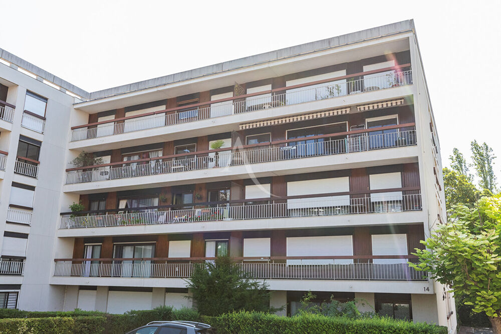APPPARTEMENT A RENOVER - BEAU POTENTIEL