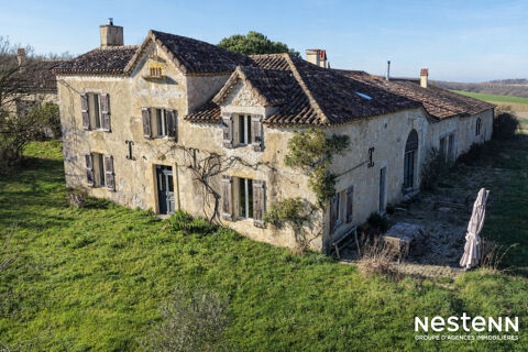   A Vendre Propri�t� de plus 3,5 ha avec lac, maison en pierre r�nov�e, g�te et d�pendances Maison - 7 pi�ce(s) - 260 m�