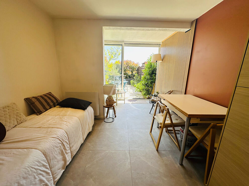 Vente Appartement COUP DE COEUR À CARQUEIRANNE  T2 MEUBLÉ AVEC JARDINET Carqueiranne