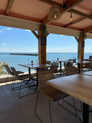   34  CAP D'AGDE EMPLACEMENT N°1 VENDS FONDS COMMERCE DE BAR,BRASSERIE,GLACIER OUVERT 6 MOIS FACE A LA MER EMPLACEMENT EXEPTIONNEL Le cap d agde