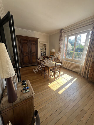  Maison  louer 8 pices 223 m