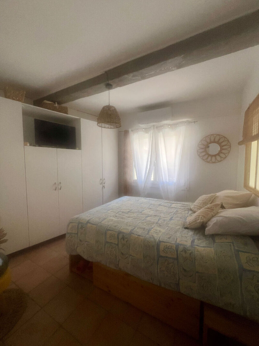 APPARTEMENT AVEC TERRASSE ET STATIONNEMENT
