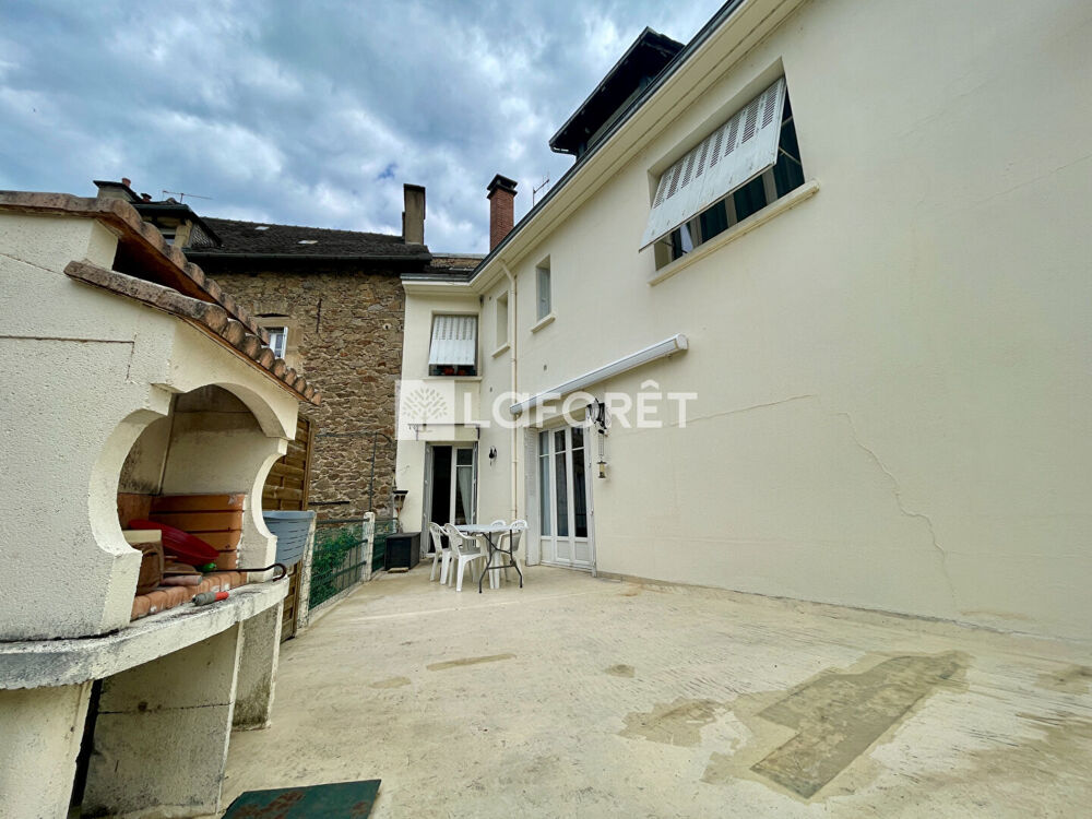 Grande maison/immeuble divisible.