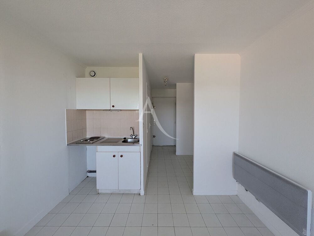 Location Appartement A LOUER - à l'année - studio avec place de parking Balaruc les bains