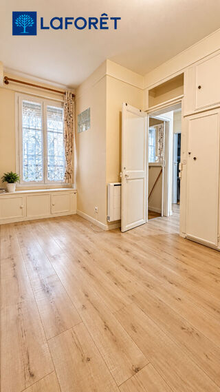 Vente Appartement Appartement 2 pièces 24 m² à rénover Paris 20e, Belleville Métro Ménilmontant. Paris 20
